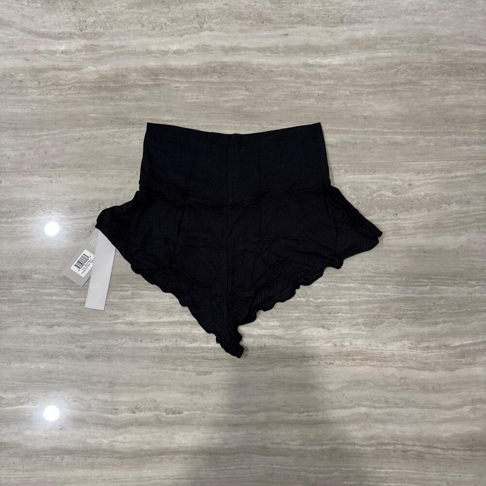 Negative whipped mini short in